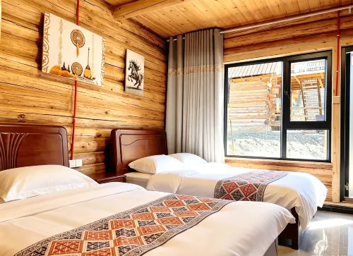 Qingwu Homestay (Baihaba Scenic Area Branch) - غرفة مطلة على الجبل