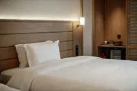 YSEE悦见酒店(贵阳黔灵山公园喷水池店) - 5-Star