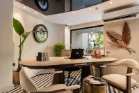 Looks Prive Suites - New
