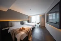 Howard Johnson Life Hotel (Jiuzhaigou County Eternal Love Scenic Area) - balcón