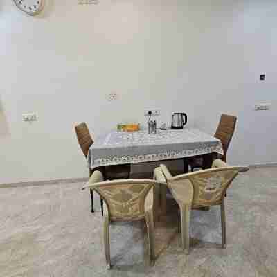 Cozy Studio Apartment | AC • Kitchen • Dining Dining/Meeting Rooms
