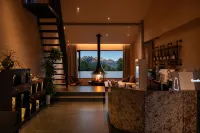 KIOWLAN Retreat · Golden Sunrise Snow Mountain Manor - Kitchens