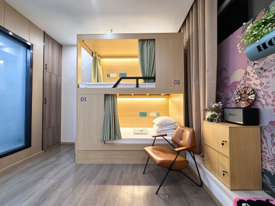 Liupan Qingcheng · Hostel (Liu Xiang Bell Tower Street)