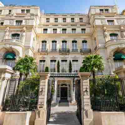 Shangri-La Hotel Paris Hotel Exterior