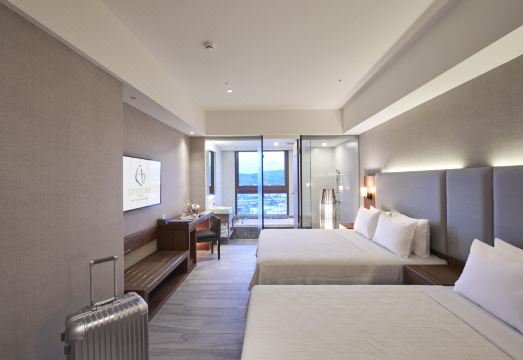 그랜드 베이 리조트 키즈 카페 및 수영장 전경