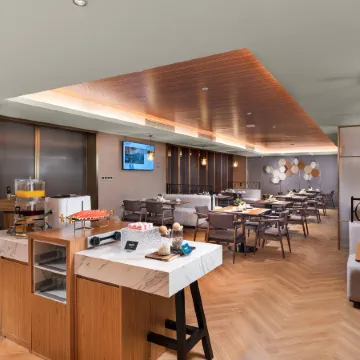Country Inn & Suites by Radisson, Wuhan Optics Valley Convention & Exhibition Center Joy City Branch Отели рядом с достопримечательностью «Олимпийский спортивный центр провинции Хубэй-теннисный зал»