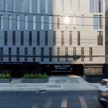 Benjarong Hotel Bangkok Отели рядом с достопримечательностью «Станция метро Ratchadapisek»