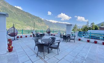 Hotel Meadows View, Near Mall Road Manali