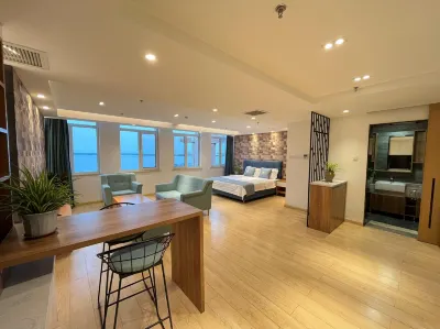 Qingdao Chujian. Yijia Preferred Hotel (Golden Beach Wuyue Plaza) Отели рядом с достопримечательностью «Порт Ямми»