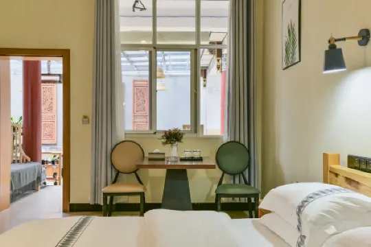 Dali Spring Four Seasons Homestay (Gucheng Nanmen Branch)