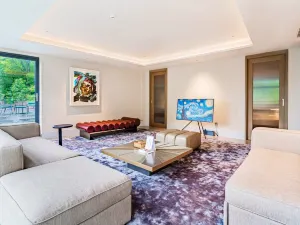 J·Mountain Hotel