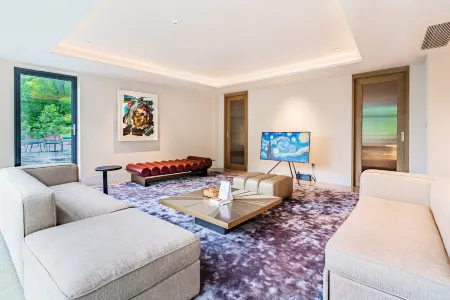J·Mountain Hotel