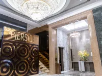 ذا رويال باسيفيك هوتل آند تاورز Hotels near أوشن تيرمينال