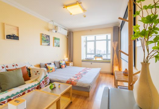 Xihu IMAX Viewing Featured Apartment