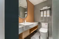 City Light Luxury Hotel (Foshan Qinghuiyuan Daliang Pedestrian Street)