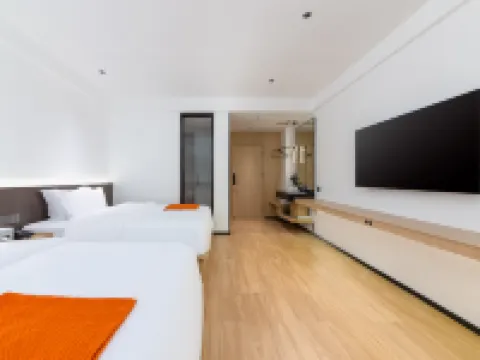 Nanfeng Hotel (Holiday Beach International Convention and Exhibition Center) Hotels near Holiday Beach