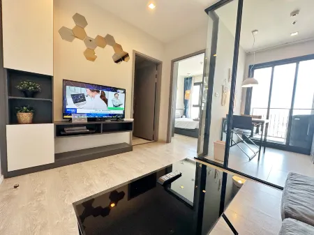 芭提雅中心基地飯店 The Base 公寓