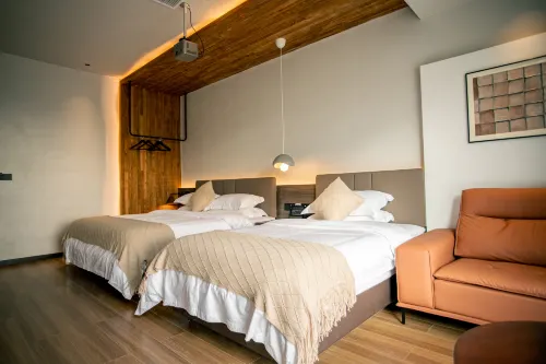 Hefeng Yinping Shanshe Homestay - parking