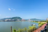 River & Holiday Grand Rezen Hotel Yunyang - Mountain view