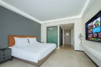 Jiashan Qingguo Business Hotel (RT Mart Sports Center Store)