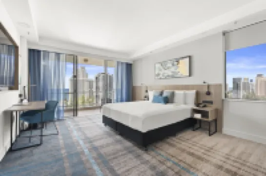 كراون بلازا سيرفرز بارادايس باي آيتش جي فنادق في غولد كوست