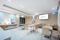 Manfeng Hotel (Zhanjiang Wuchuan Aoyuan Plaza)