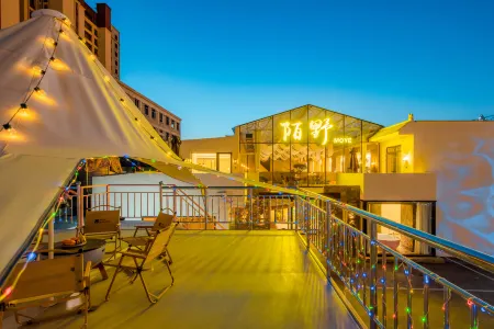 Floral Hotel·Moye Moonlight Hot Spring Hotel Отели рядом с достопримечательностью «Xiurong College»