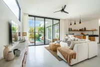 Villa Ozkar – Elegant 3-Bedroom Villa with Pool & Sunset Terrace - สระว่ายน้ำส่วนตัว