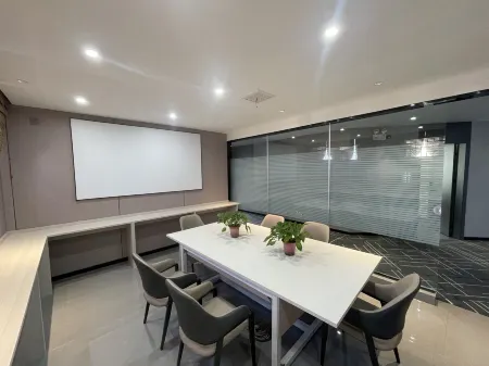 Hill Hotel Отели рядом с достопримечательностью «Neixiang County Yamen (Administrative office or residence of the local official in imperial China)»