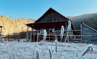 Thirteen Degree Wind Four Seasons Tent Camp