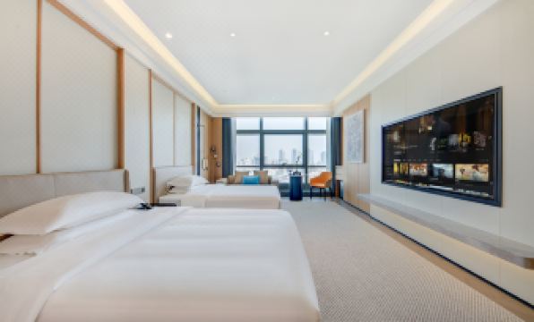 Zhuhai Elephant to the Hotel
