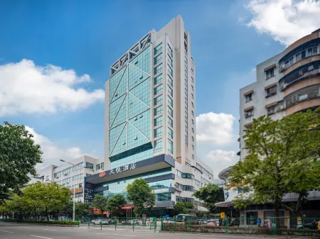 Jiangmen Tianyue Hotel (Xinhui Century Commercial Street Gangzhou Plaza) Отели рядом с достопримечательностью «Xinhui Museum»