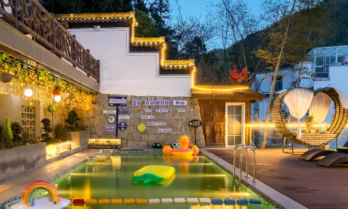 Floral Lux Hotel · Yuelan Mountain Hotel (Huangshan Scenic Area Transfer Center Branch)