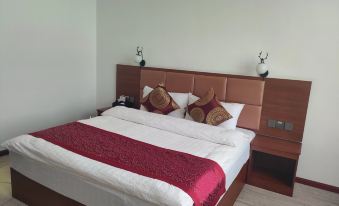 Longling Qiaoxiang Grand Hotel