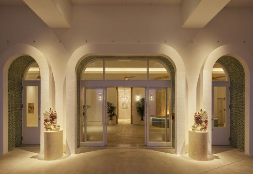 토카시쿠 머린 빌리지 해변