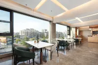 Shangrao Wuyue Plaza Phoenix west avenue Atour Hotel - 4-Star