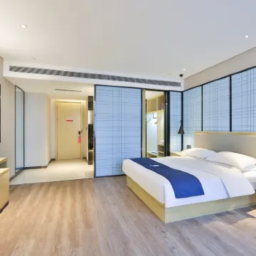 โรงแรมอีชาร์ม (ยี่ฉี ฉางชุน ว่านด้า) โรงแรมใกล้ที่นี่มีภูเขา