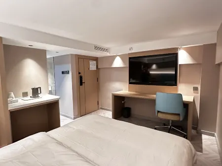 Qingdao Biyi Hotel (May Fourth Square Olympic Sailing Center) Отели рядом с достопримечательностью «Qingdao Administrative Institute»