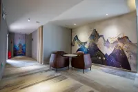 Huaning Hotel