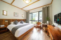 Jushang Anjisen is a travel and pool resort