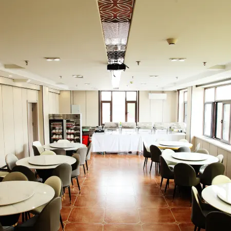 BaoQuanLing Huafu Business Hotel