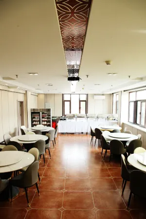 BaoQuanLing Huafu Business Hotel