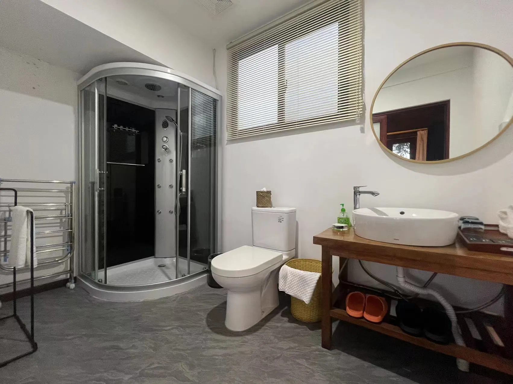 Zhangjiajie Ldyllic Pondside Timber Lodge Rooms Photos