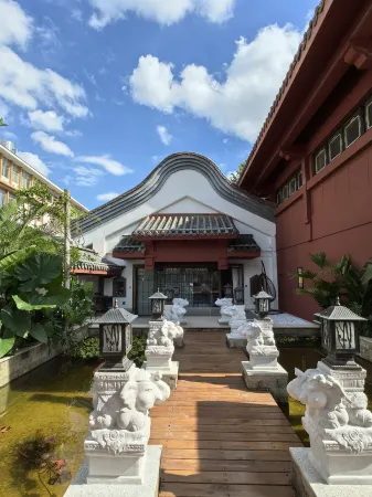 Jinbi Club Chinese Courtyard Hotel (Kunming Old Street Jinma Bijifang Branch)