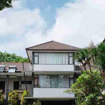 阿努格拉酒店-蘇卡布米 Hotel Exterior