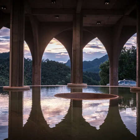 Caotu Hot Spring Architectural Hotel (Tonglu Branch) Отели рядом с достопримечательностью «Liuyin Former Residence»