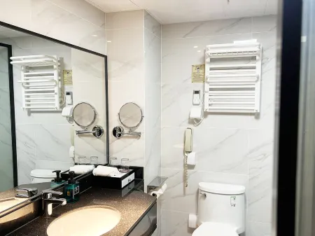 Qingdao Huanghai Hotel Отели рядом с достопримечательностью «Ocean University of China Calligraphy Institute»