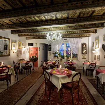 Red Lion Hotel Отели рядом с достопримечательностью «Крепость Пражский Град»