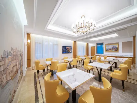 Vienna Hotel (Zhongshan Hot Spring Resort) Отели рядом с достопримечательностью «Happy Valley»