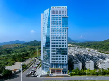 Vienna International Hotel (Shaoguan High-speed Railway Station Square Branch) Отели в г. Шаогуань